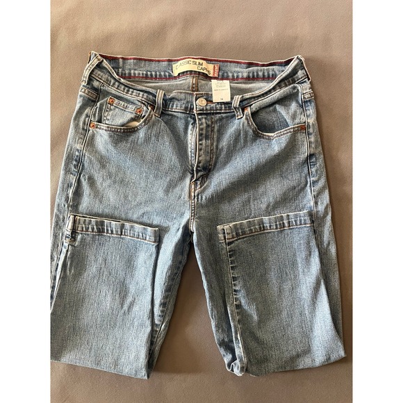 Levi's Pants - Womans Levi Strauss & Co Classic Slim Capris Size 14